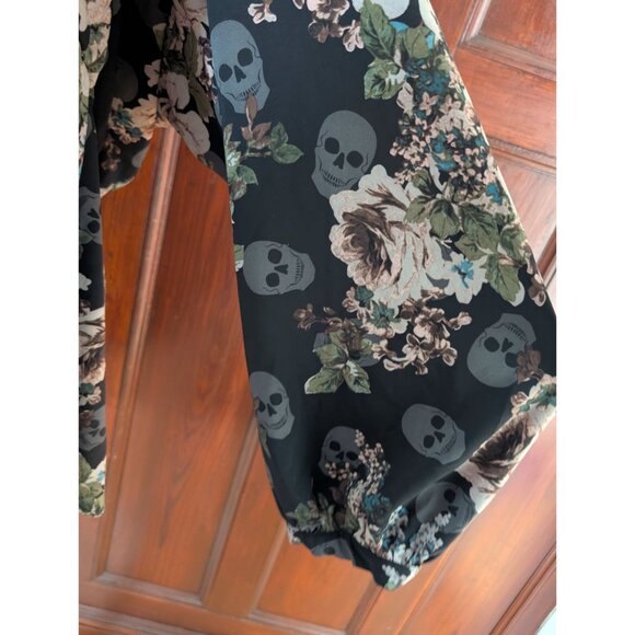 Torrid Womens Floral & Skull Print Long Sleeve Blouse Top Size 4 - Picture 4 of 7